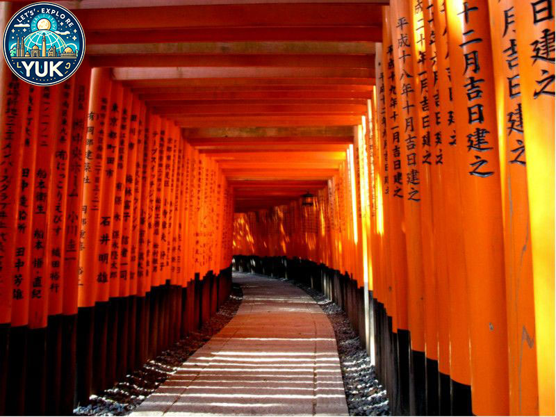 Fushimi Inari Taisha: Keindahan Gerbang Torii yang Tak Berujung
