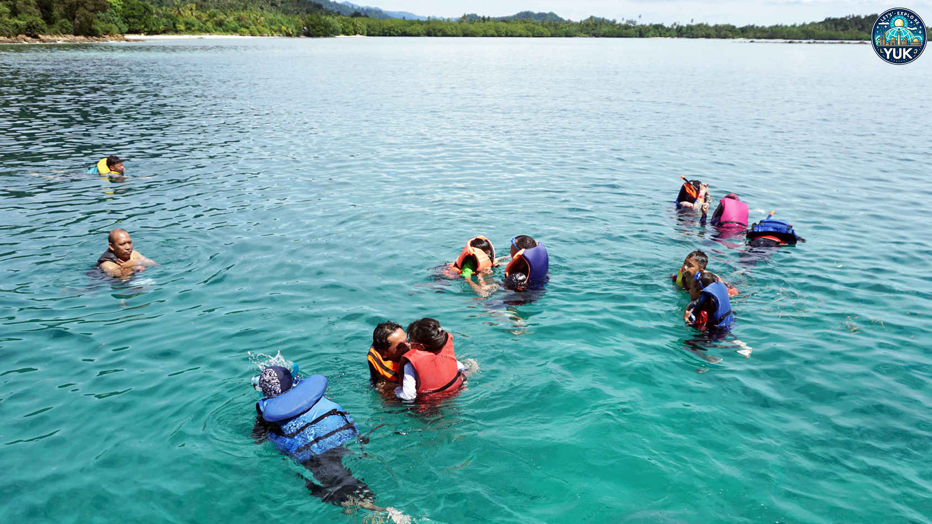 Sensasi Wisata Alam di Teluk Kiluan: Dari Pantai hingga Laut