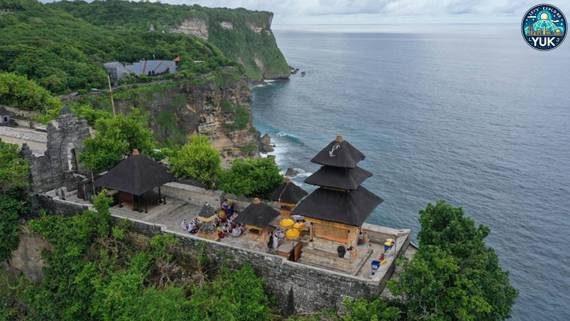 Pesona Pura Luhur Uluwatu: Destinasi Wisata Wajib di Bali