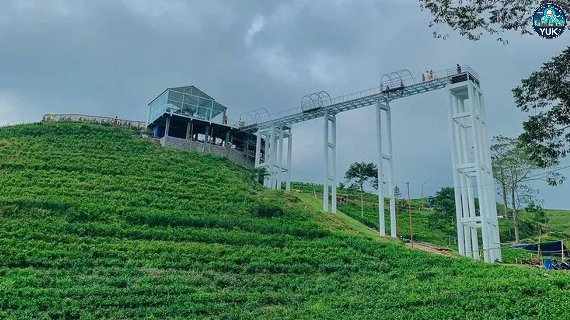 Menikmati Udara Segar dan Pemandangan Kemuning Sky Hills