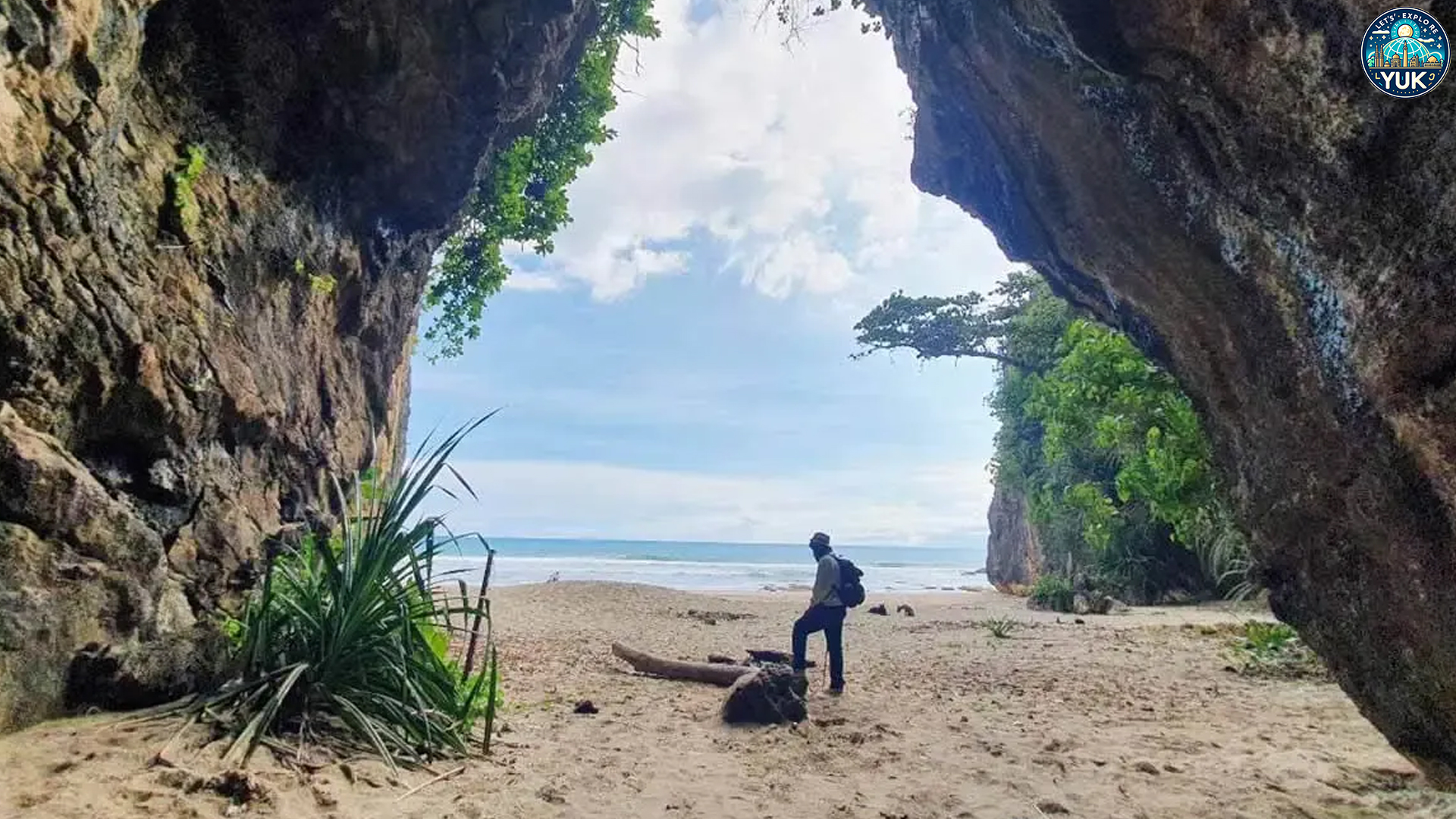 Pantai Goa Langir, Surga Fotografi dengan Tebing dan Gua Eksotis