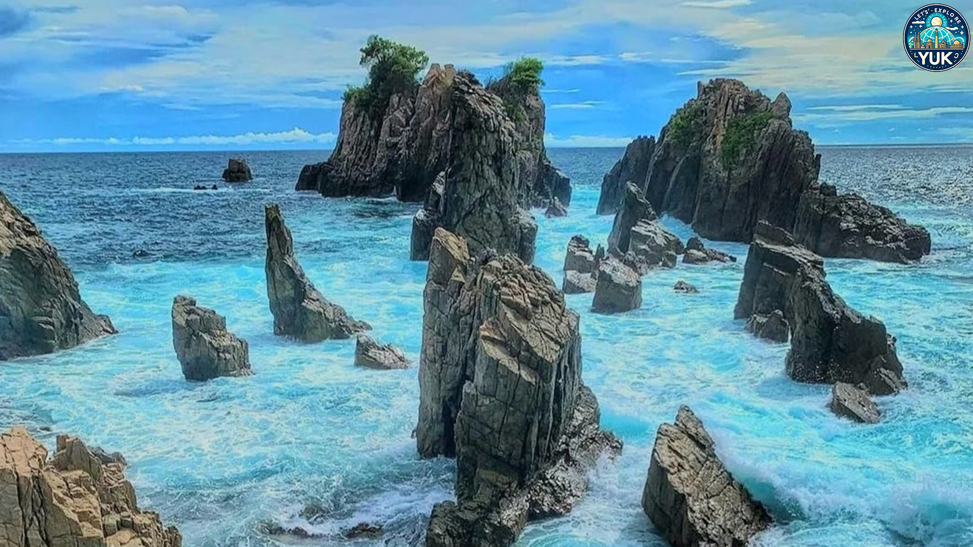 Pantai Gigi Hiu: Surga Fotografi dengan Panorama Dramatis