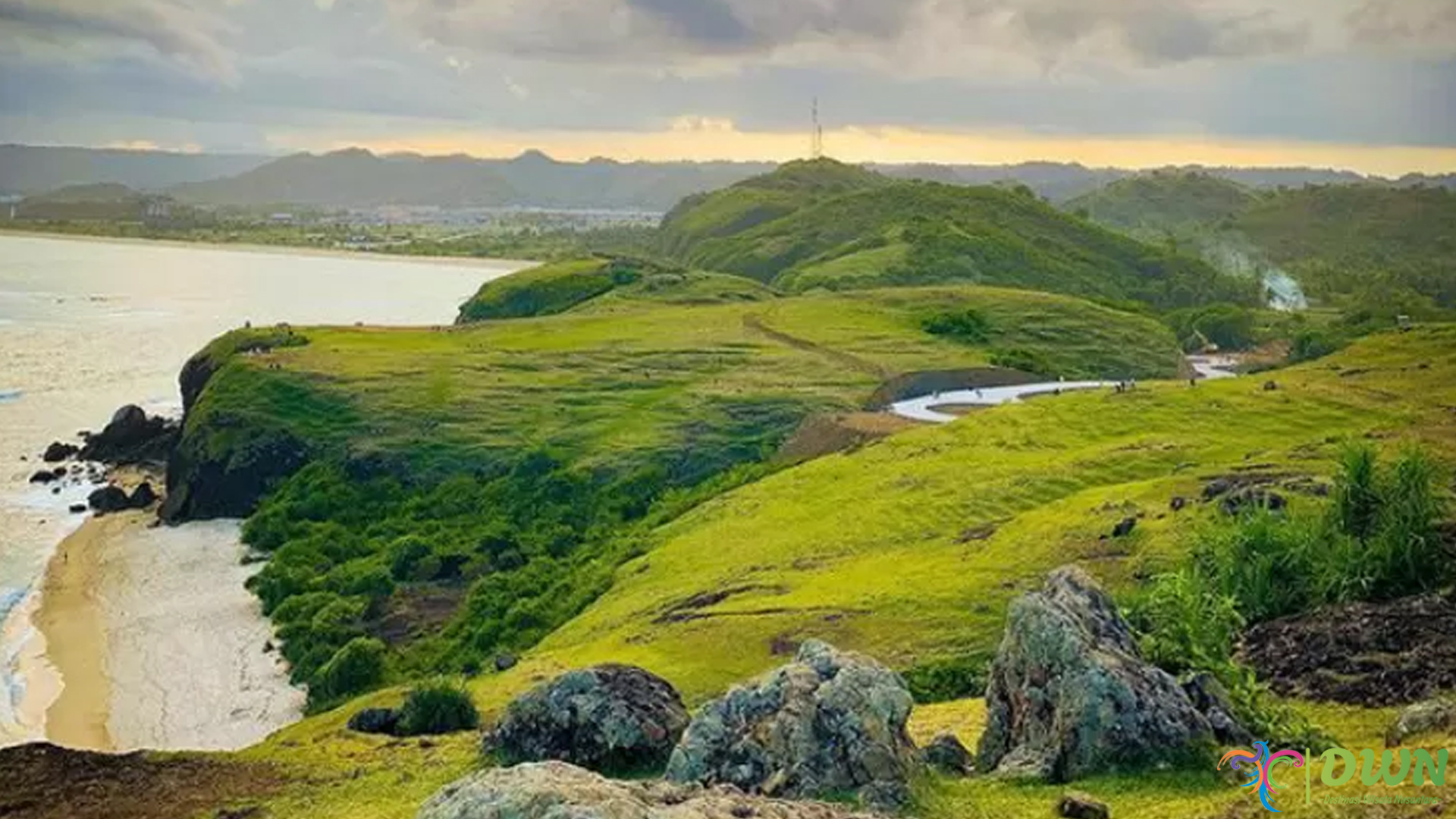 Menikmati Romantisnya Senja Indah di Bukit Merese, Lombok