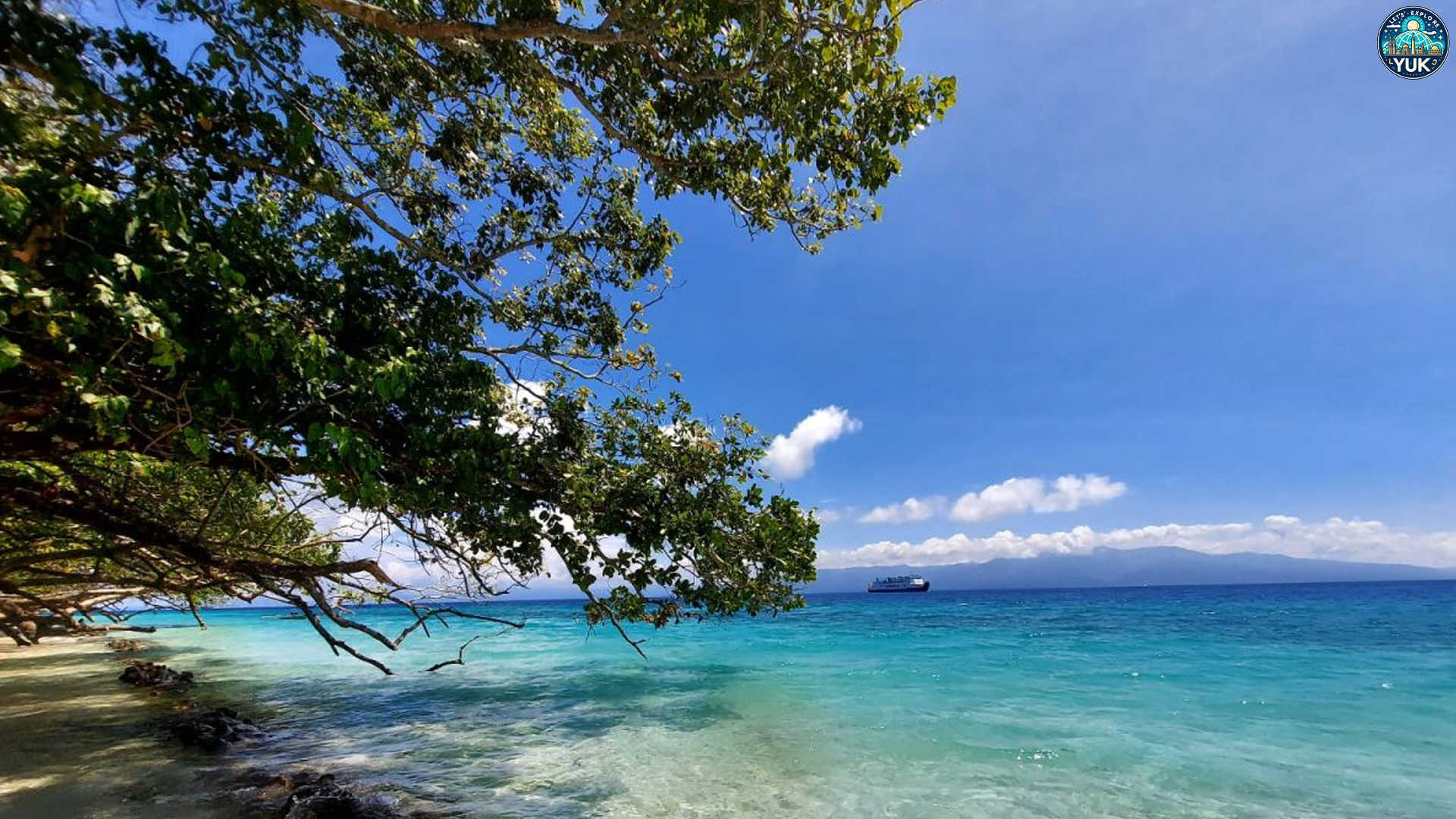 Eksplorasi Pantai Liang: Liburan Tenang di Pantai Indah Maluku