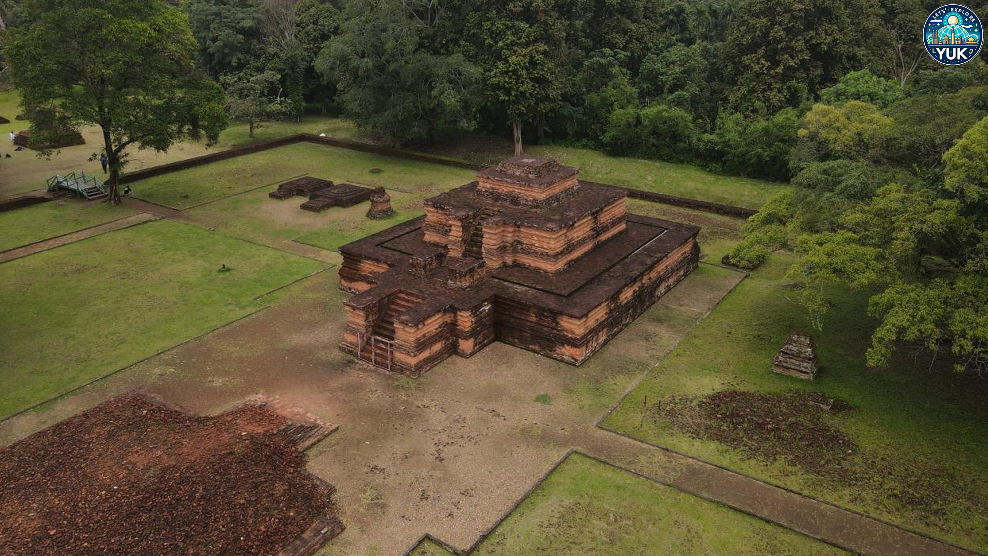 Keindahan Candi Muaro Jambi: Wisata Sejarah di Hutan Tropis