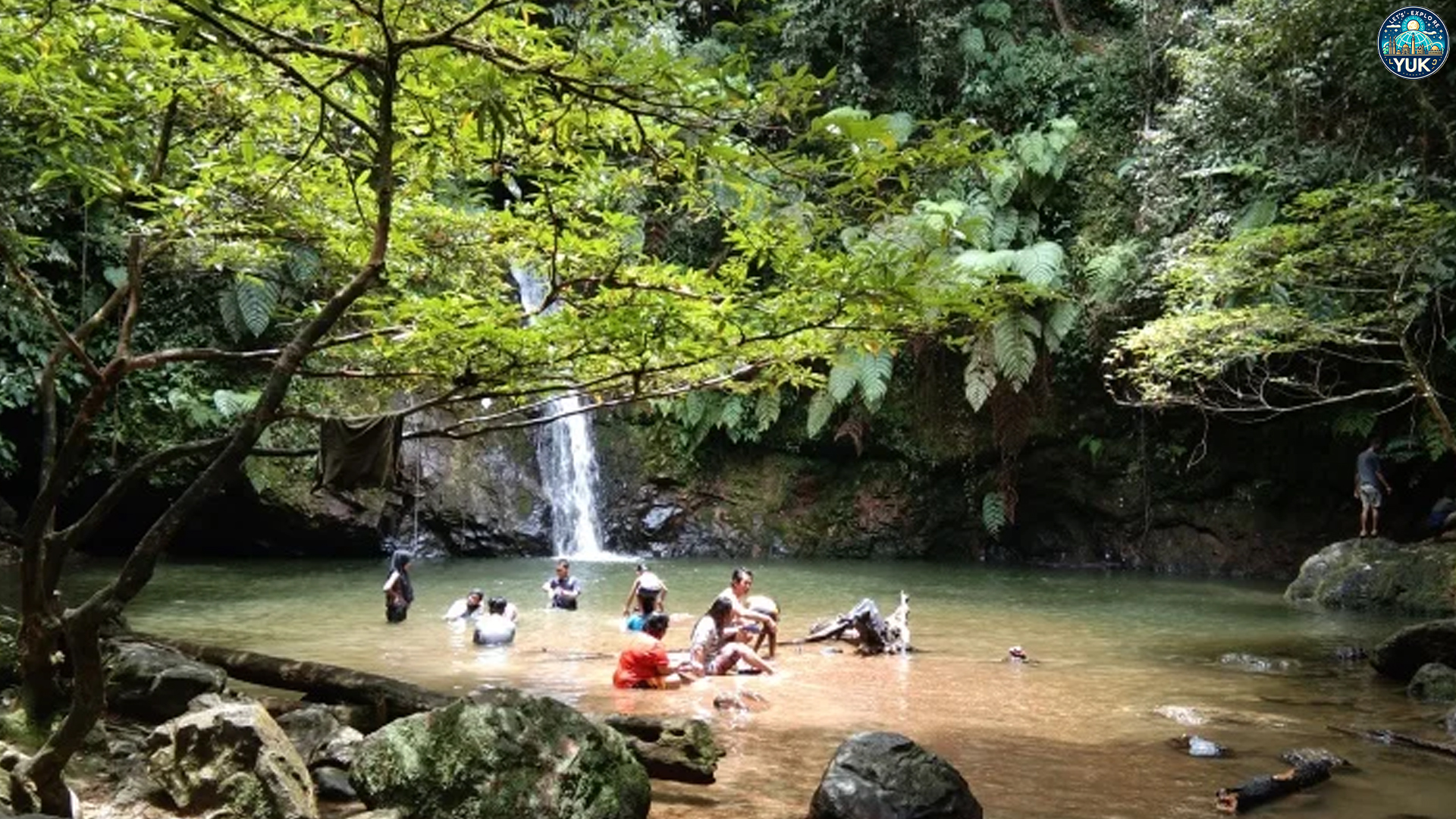 Pesona Alam Riau: Menyusuri Keindahan Air Terjun Batu Dinding