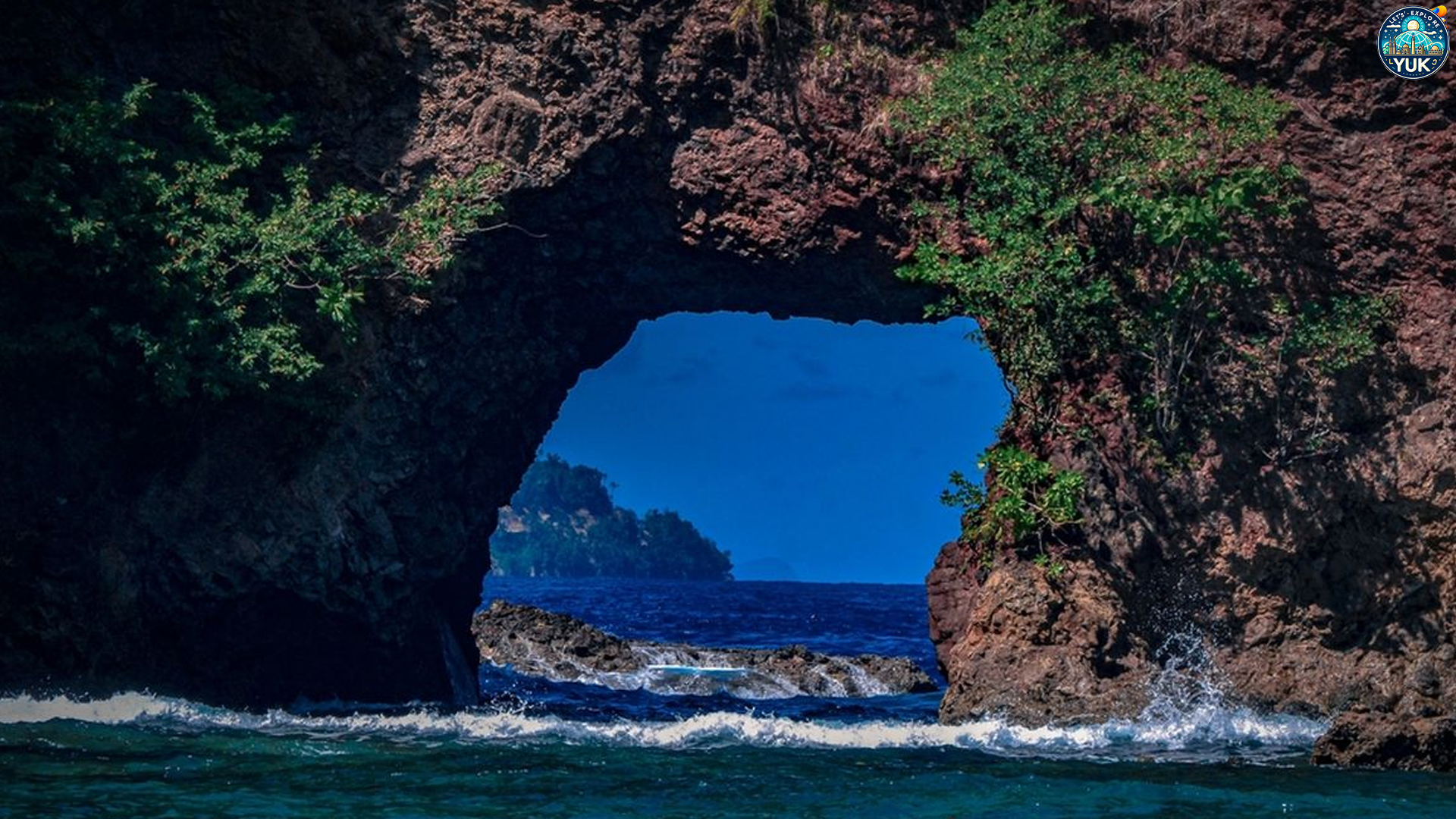 Pantai Pintu Kota Ambon: Destinasi Wisata yang Wajib Dikunjungi