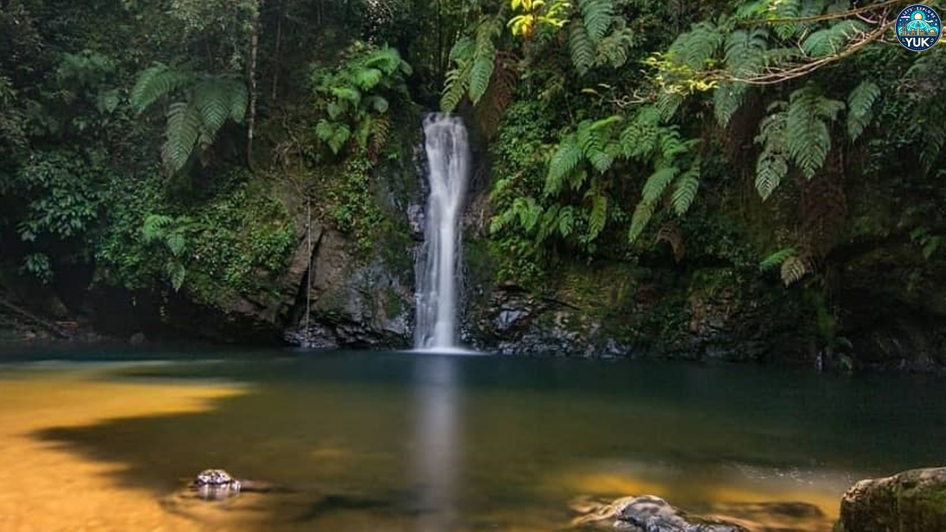 Pesona Alam Riau: Menyusuri Keindahan Air Terjun Batu Dinding