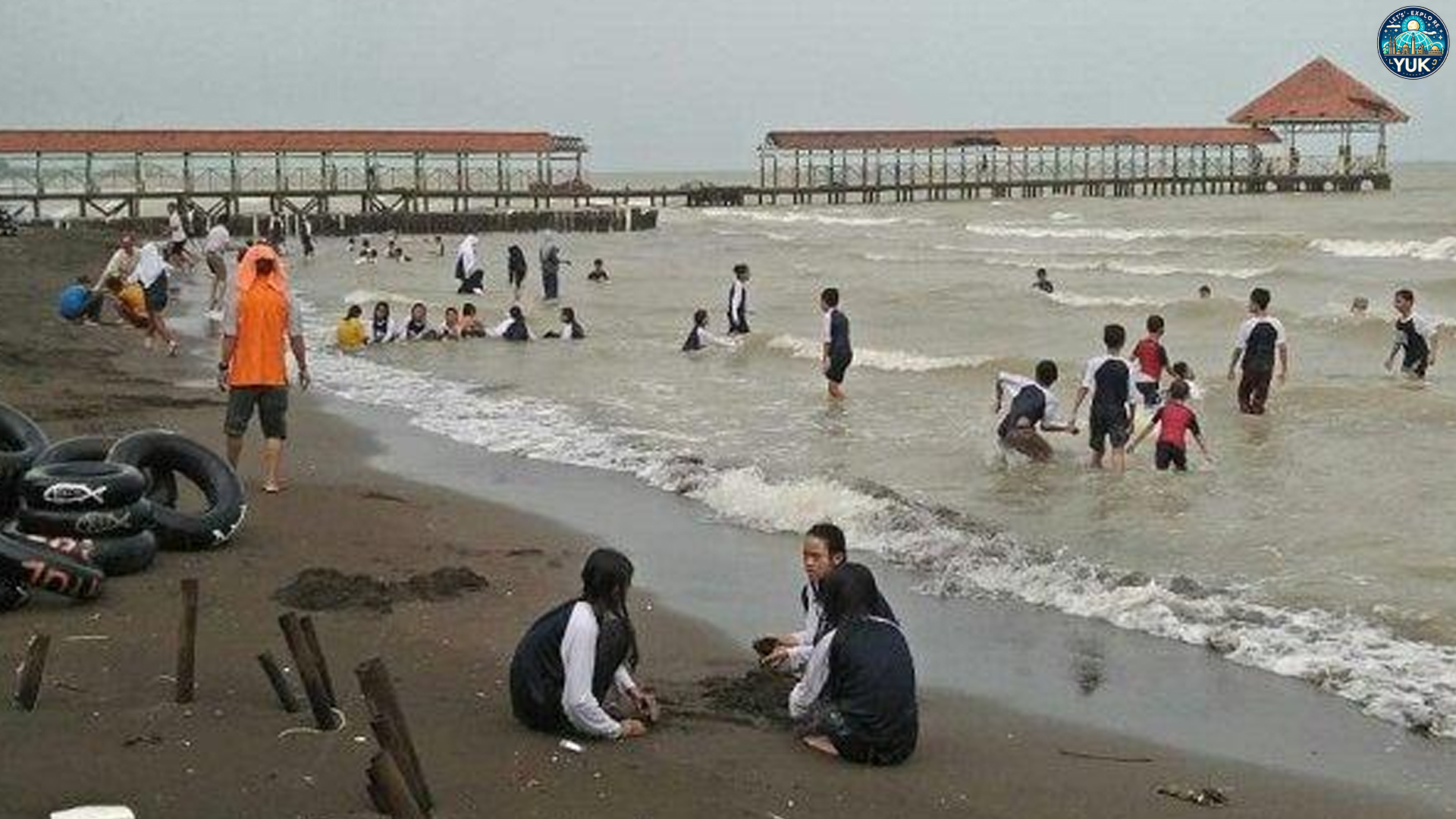 Menikmati Keindahan Alam Laut dan Pasir Putih di Pantai Purin