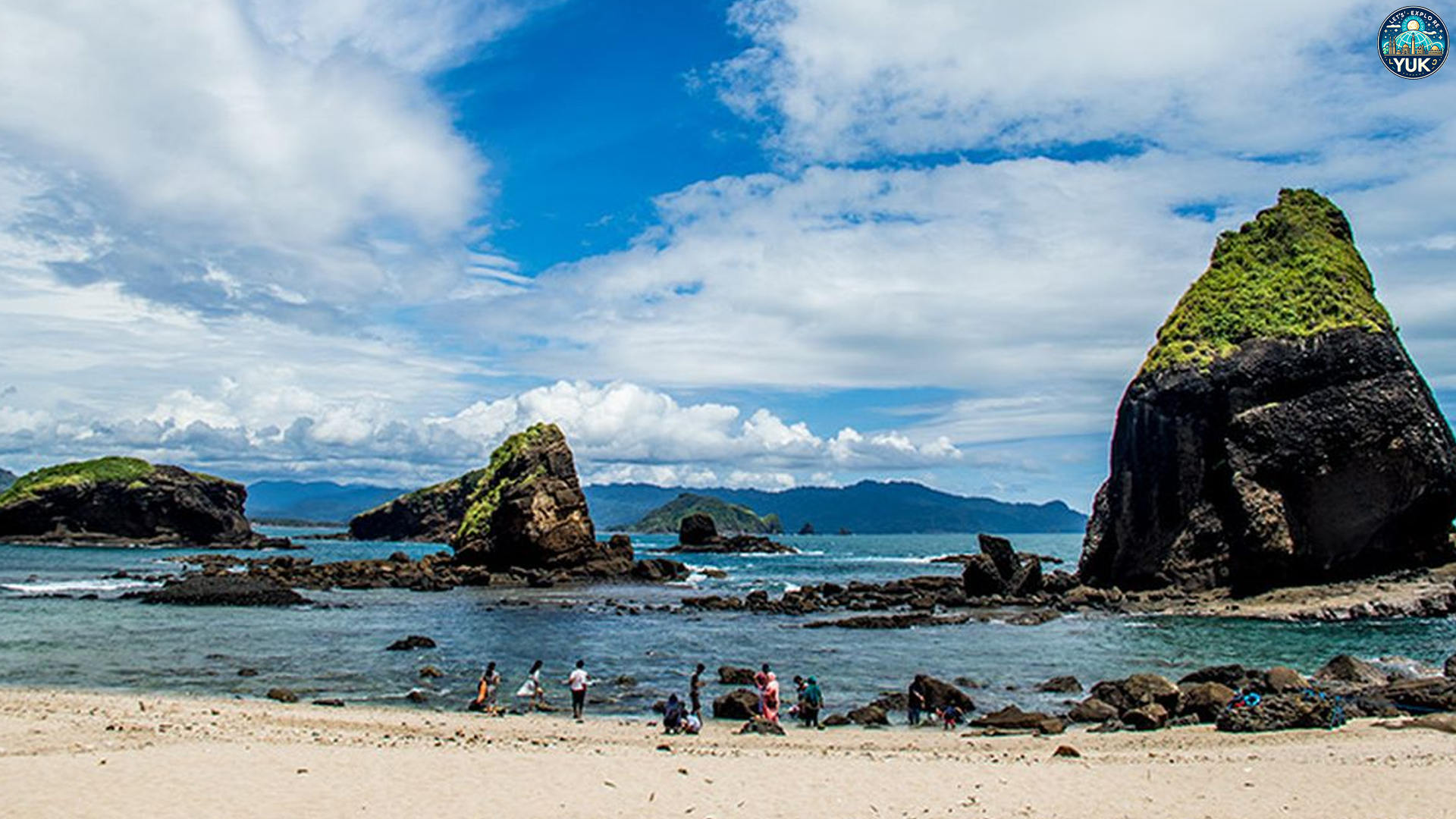 Menikmati Keindahan dan Ketenangan Pantai Papuma di Jember