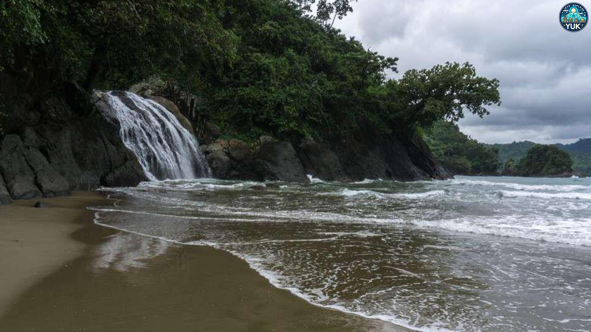 Pantai Banyu Anjlok Malang: Sensasi Alam yang Memanjakan Mata