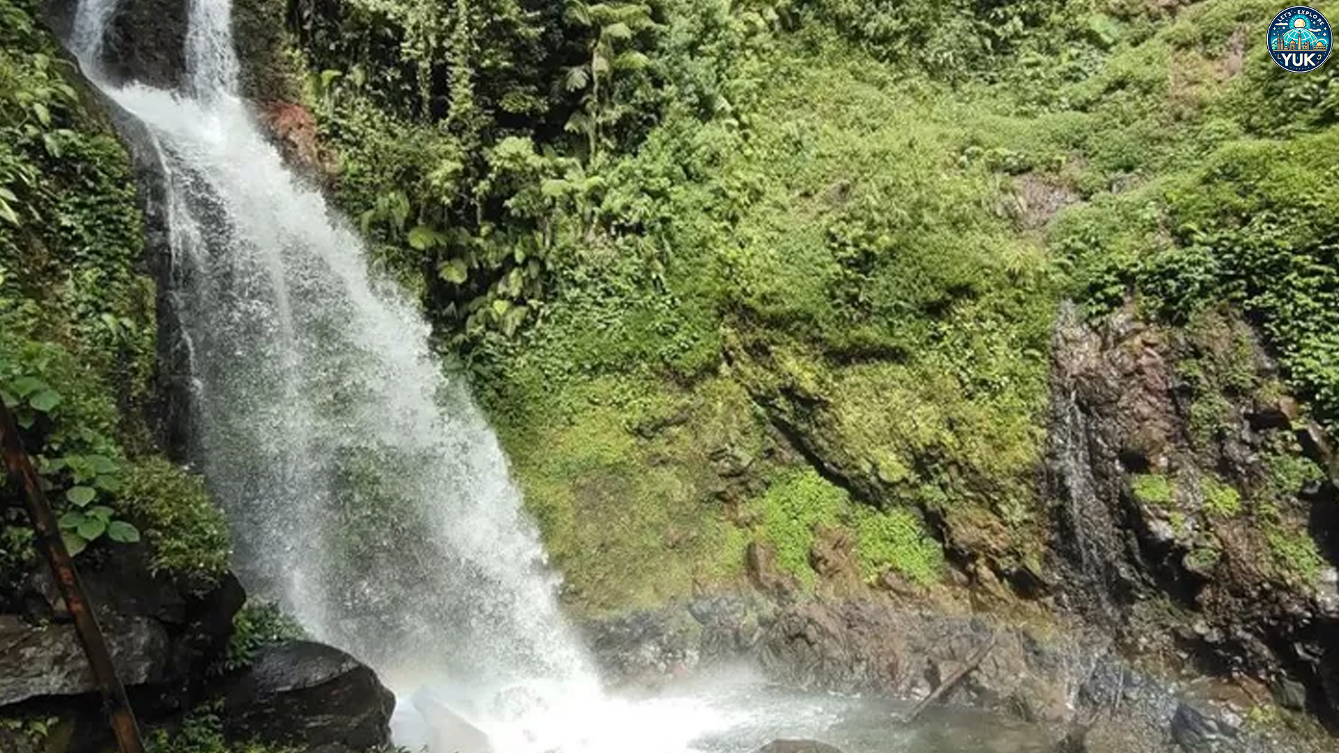 Menemukan Kedamaian di Curug Ciherang Sukamakmur yang Asri