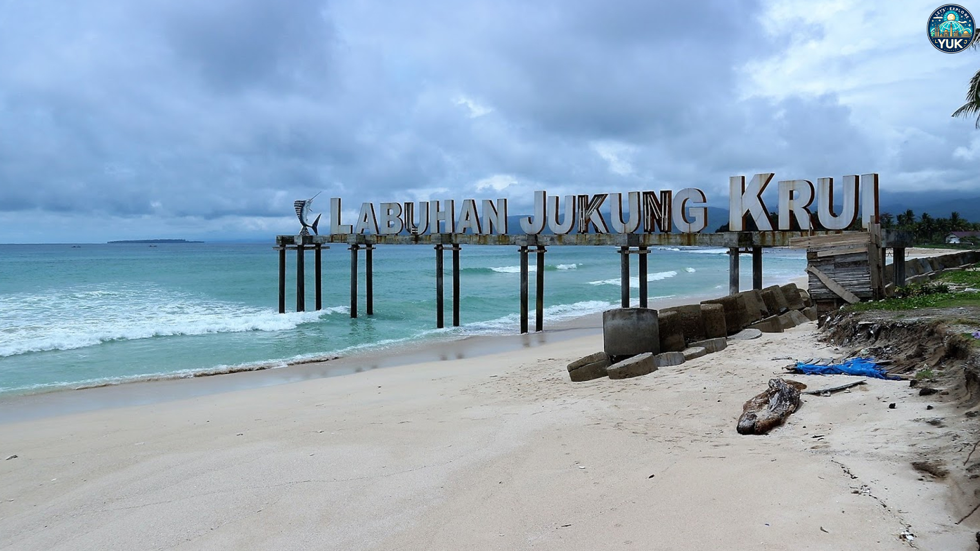 Mengenal Keindahan Alam Pantai Krui yang Penuh Mempesona