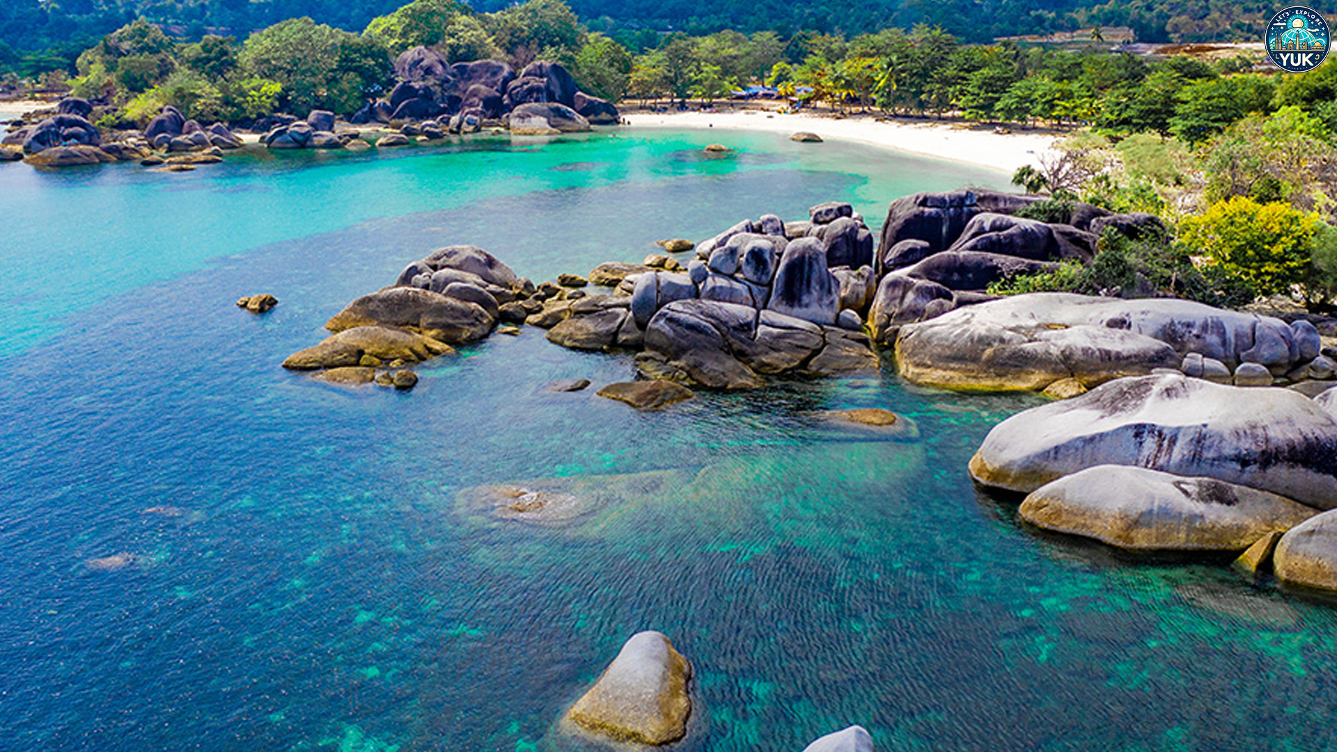 Pantai Tanjung Tinggi, Surga Batu Granit dengan Ombak Tenang