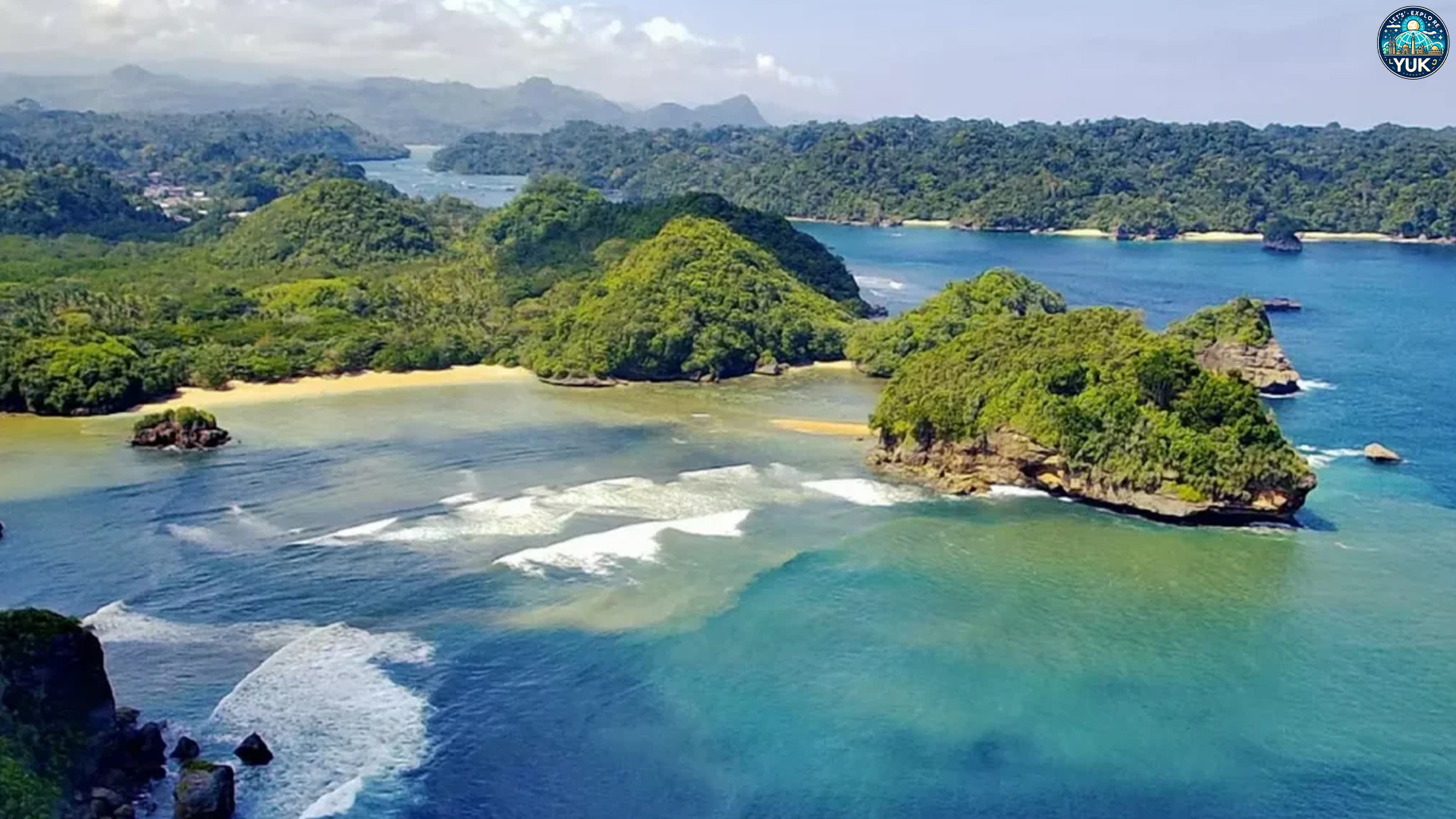 Pantai Teluk Asmara: Surga Liburan di Ujung Timur Nusantara