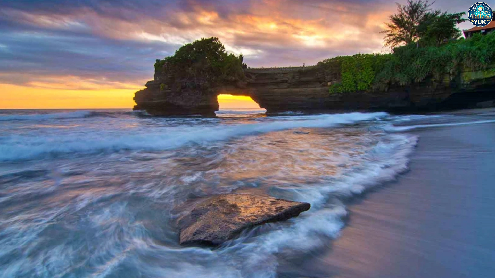 Rasakan 4 Sensasi Liburan Tak Terlupakan di Pantai Batu Bolong