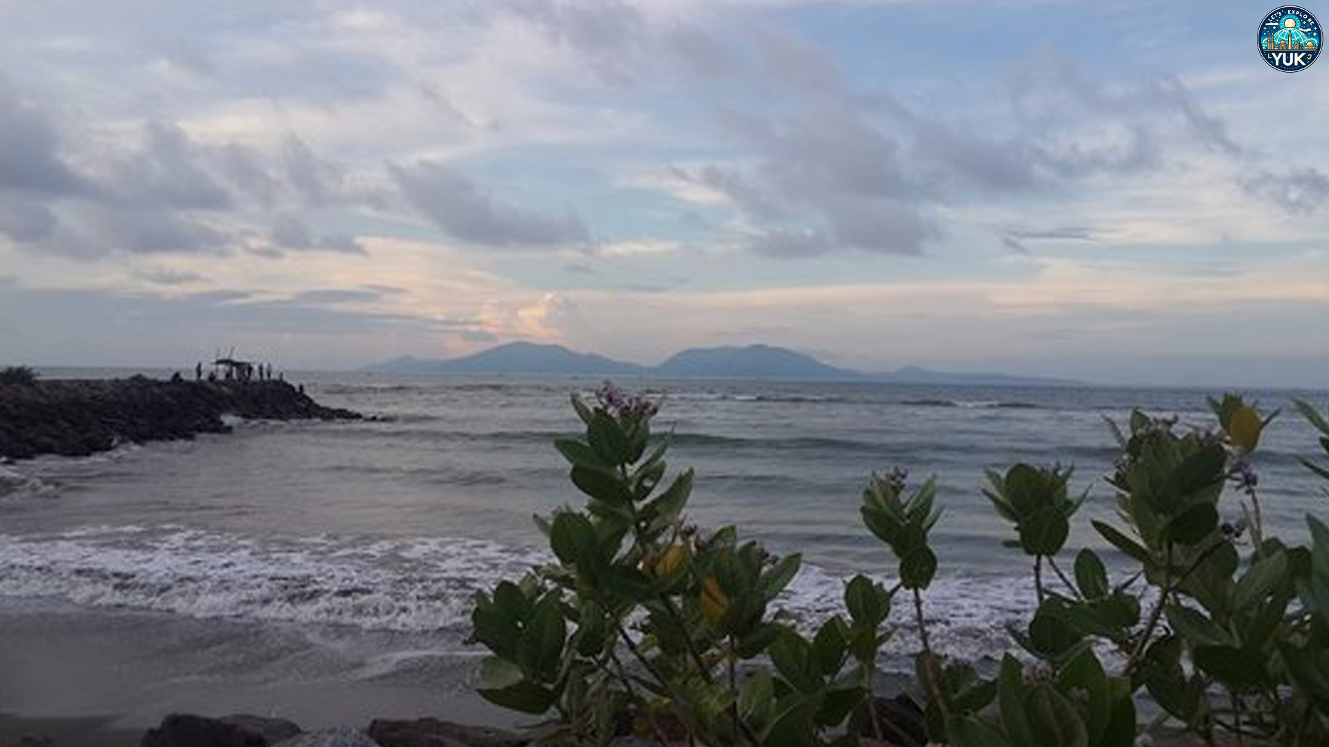 Pantai Alue Naga dan 3 Aktivitas Seru yang Bisa Kamu Coba
