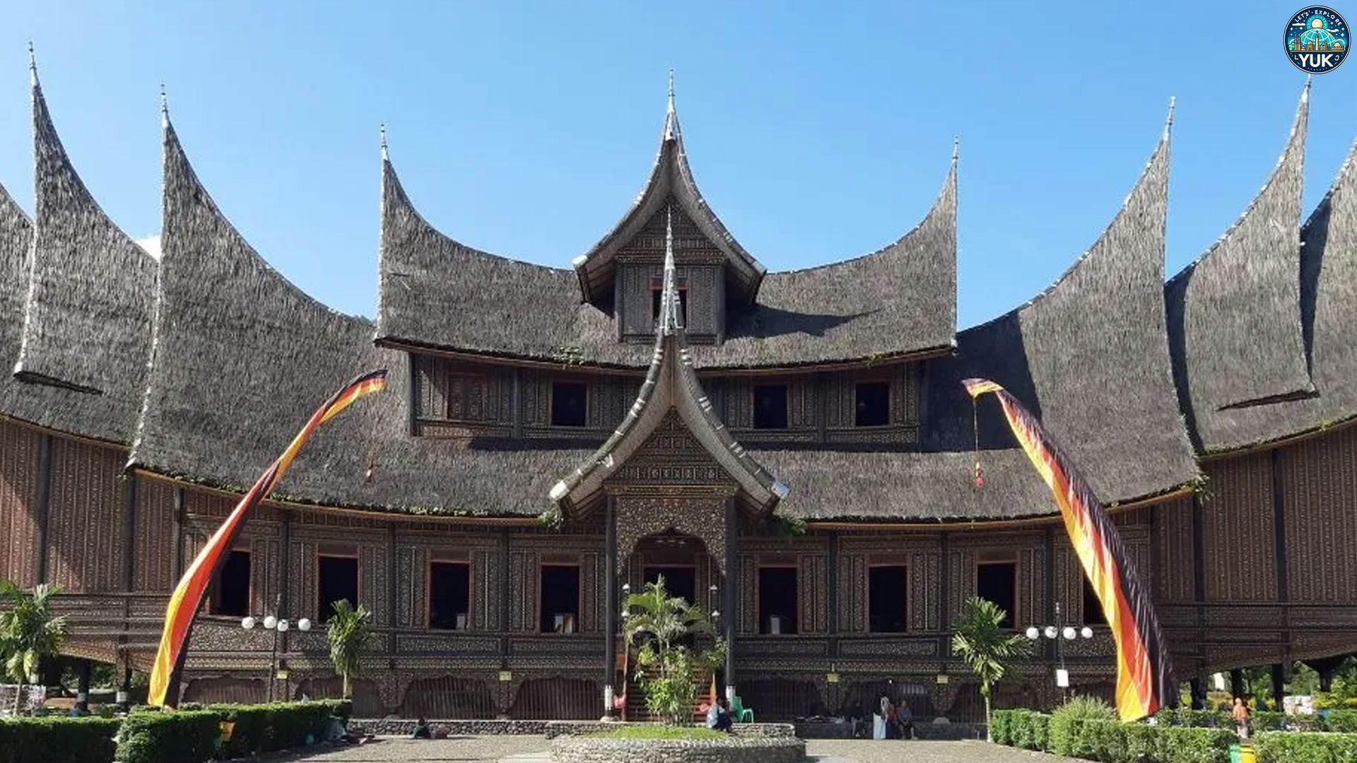 Pesona Wisata dan Sejarah Tersembunyi Istano Basa Pagaruyung