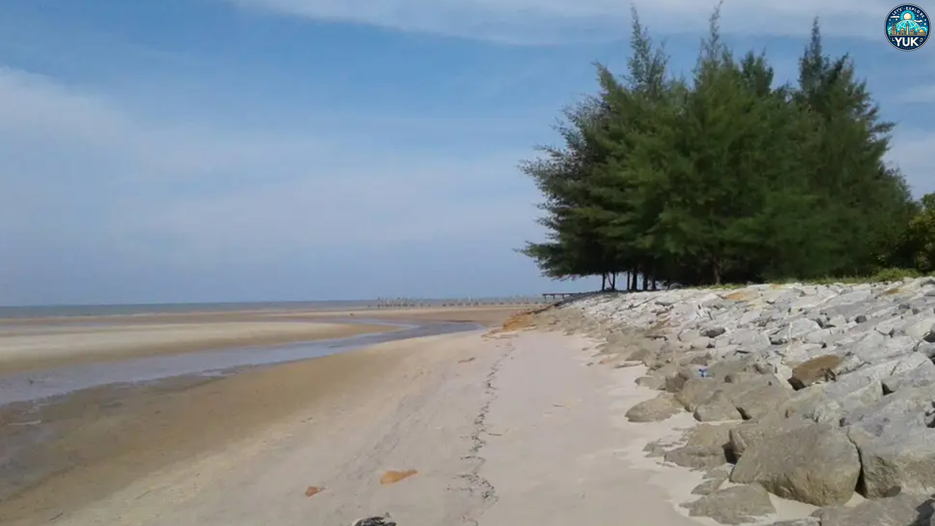 Tanjung Punak: Liburan Santai di Pinggir Pantai yang Indah