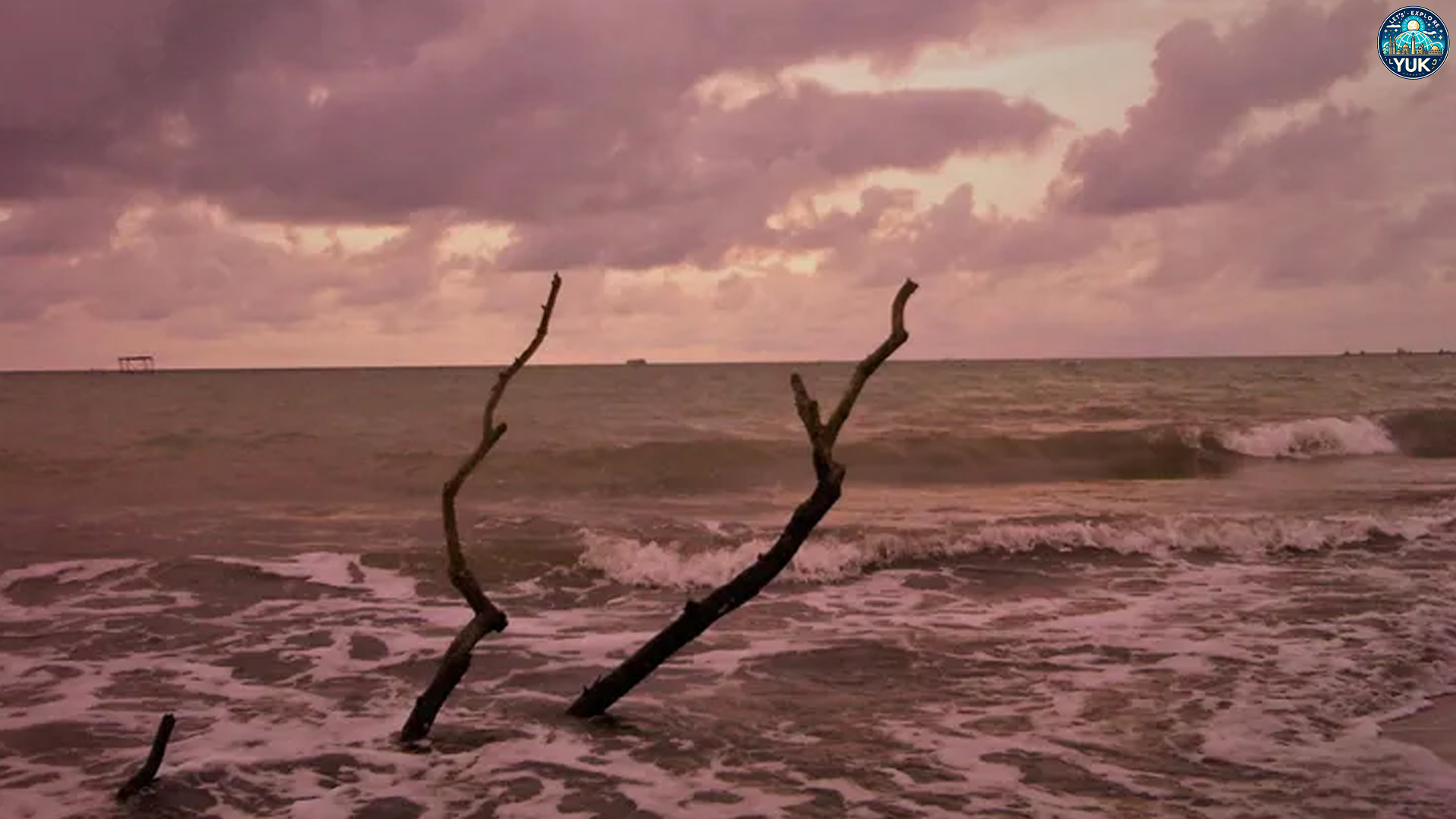 Mengungkap 5 Pesona Tersembunyi Pantai Tanjung Bayang