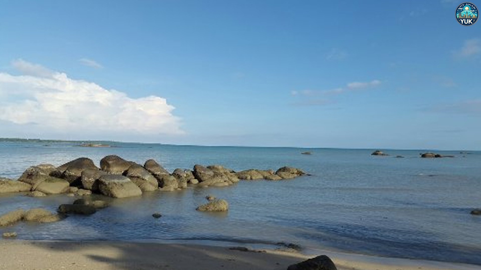 Menikmati Keindahan Alam Pantai Cupak yang Bikin Terpesona