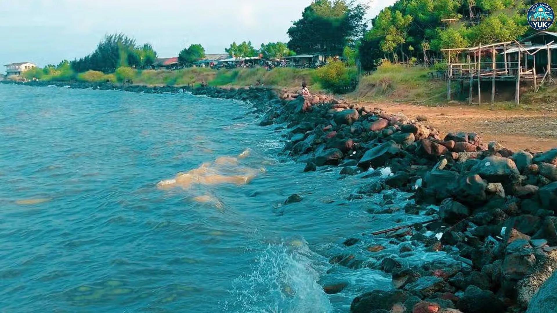 Menyusuri Keindahan Pantai Kepuh dari Pagi Hingga Malam
