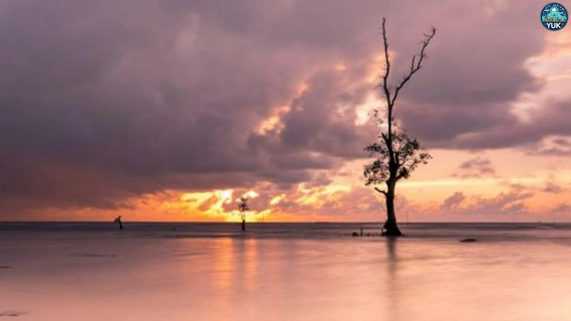 Kejutan Alam di Pantai Serumpun yang Harus Anda Lihat Sendiri