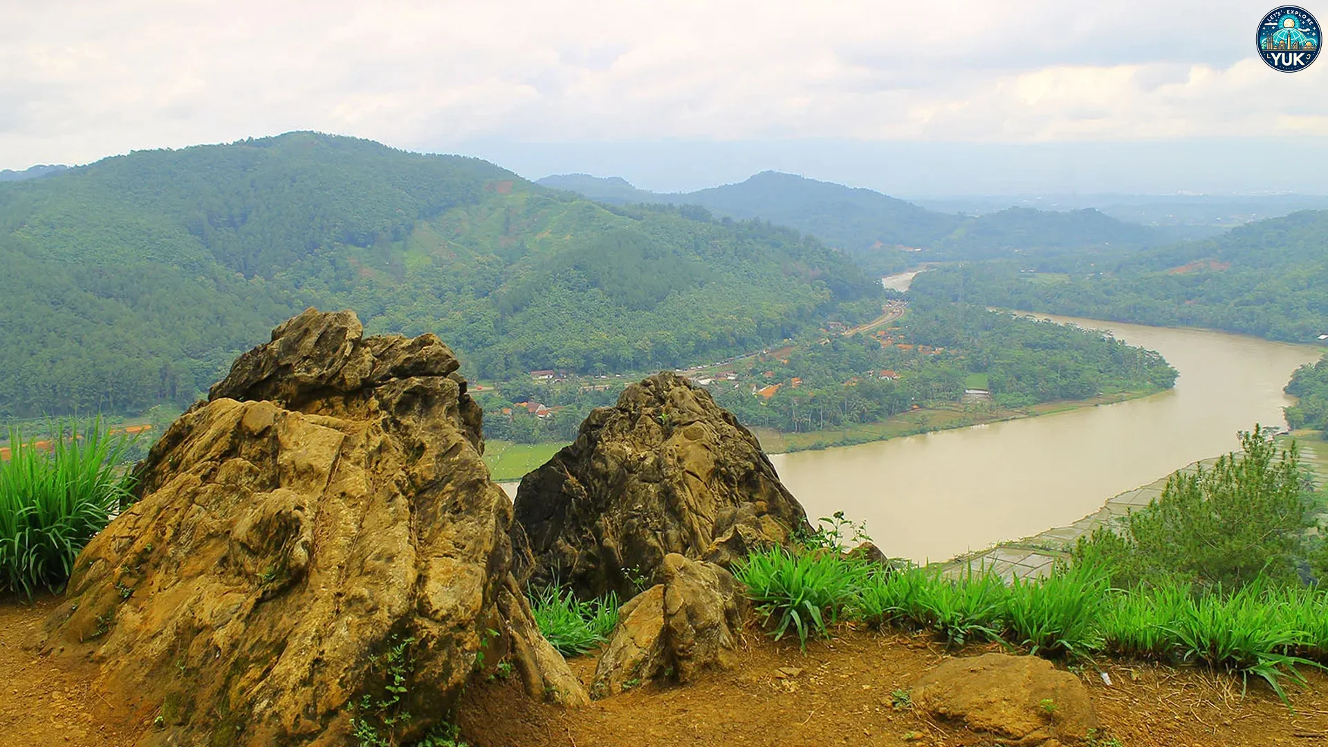 Bukit Watu Meja dan 5 Pesona Alam Yang Bikin Betah Santuy