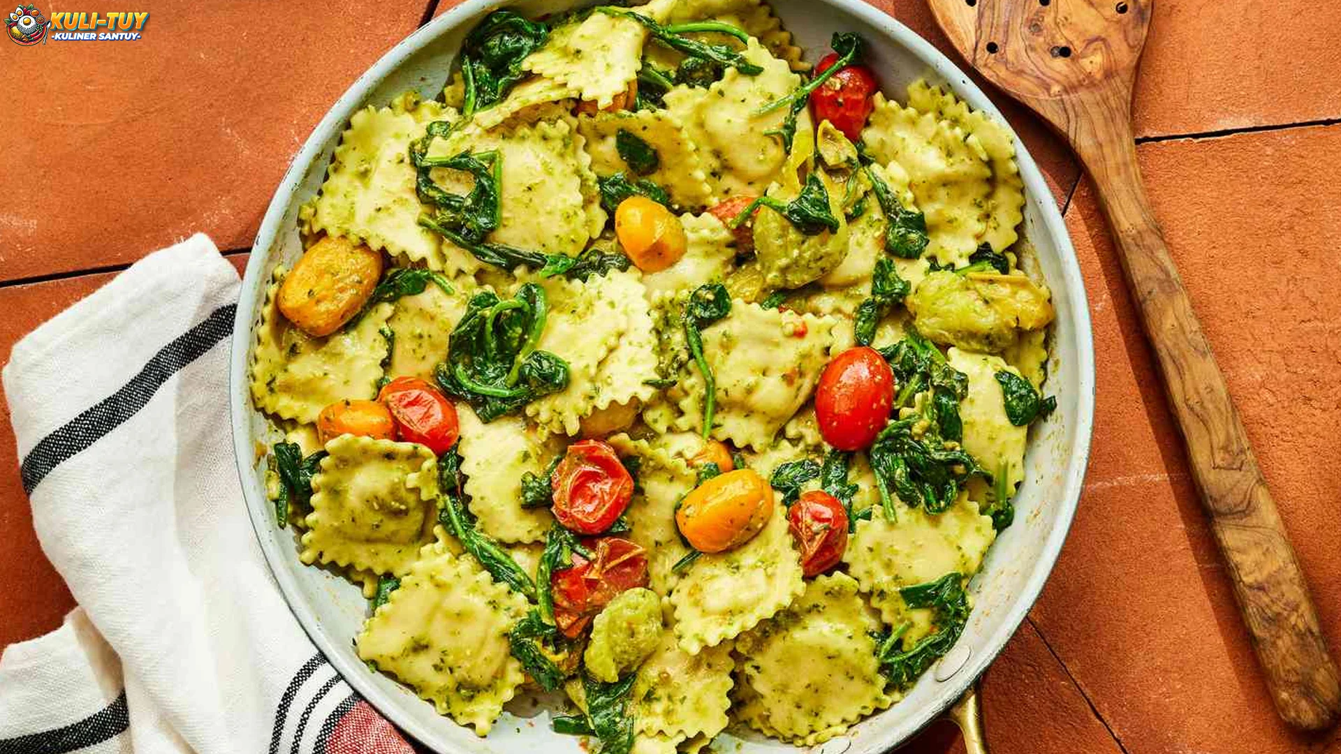 Dari Kolam Moa sampai Upacara Topat, Pesona Pura Lingsar