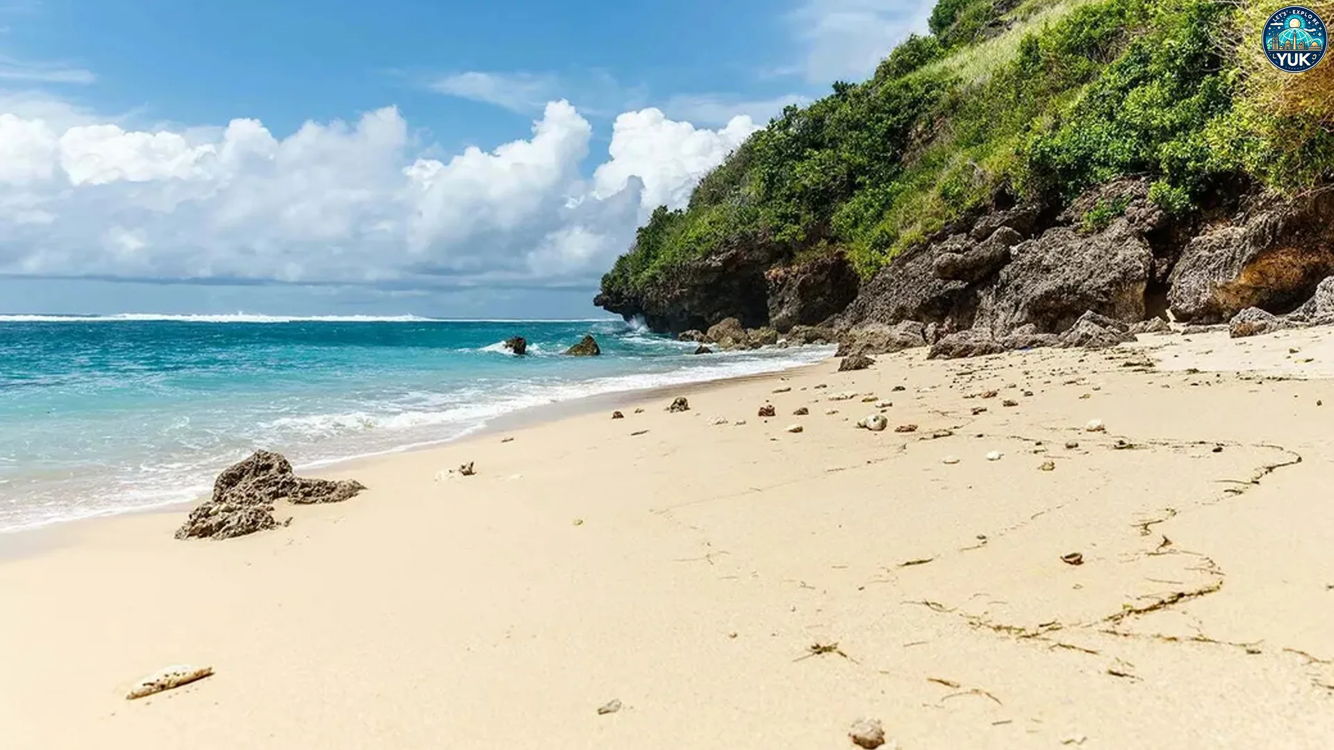 Menjelajahi Pantai Gunung Payung: Pesona Alam Tersembunyi