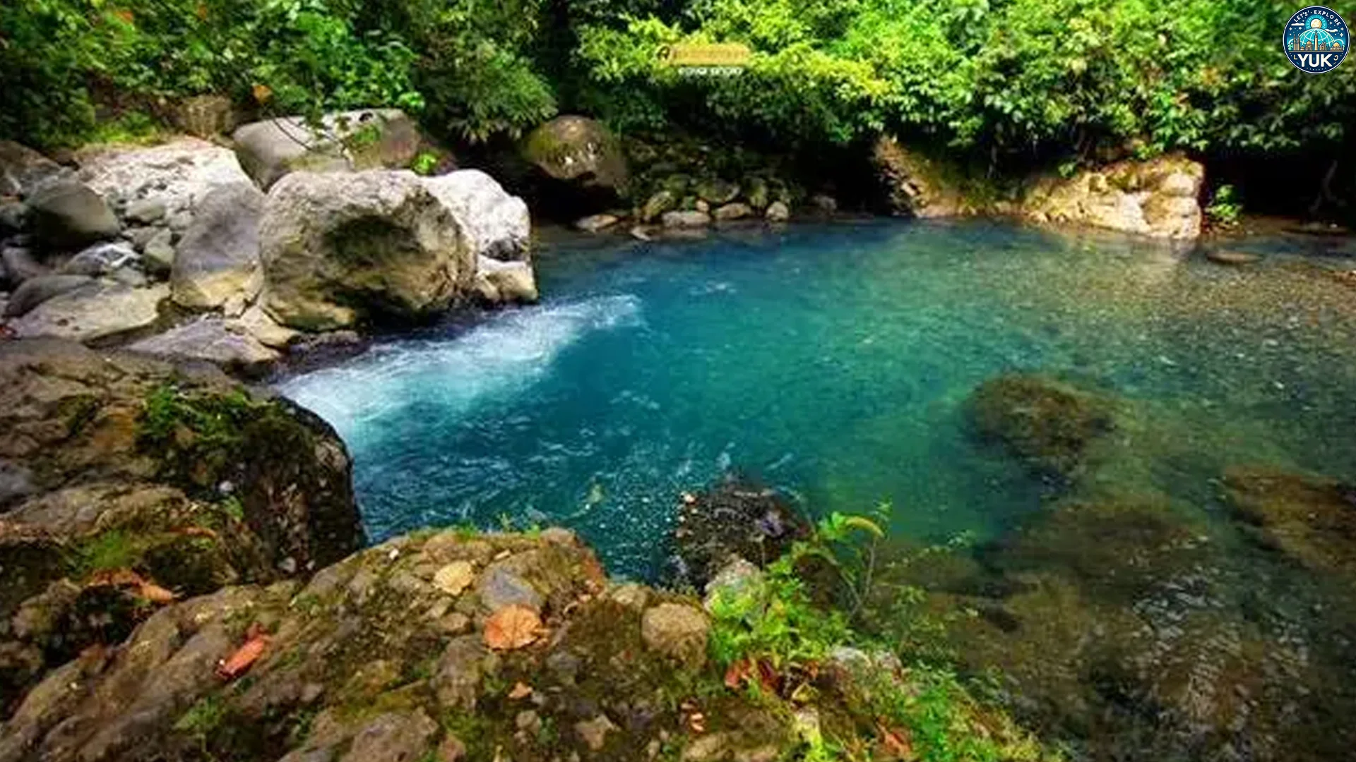 Lubuk Paraku Pamer Warna Biru Jernih yang Bikin Lo Auto Refresh