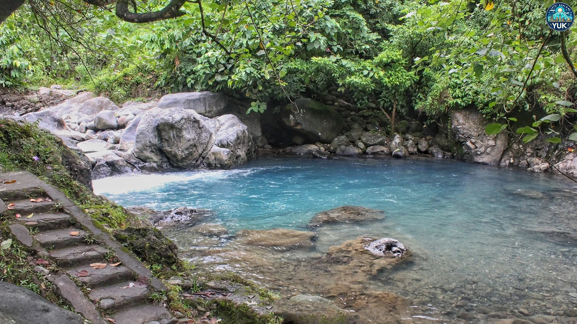 Lubuk Paraku Pamer Warna Biru Jernih yang Bikin Lo Auto Refresh