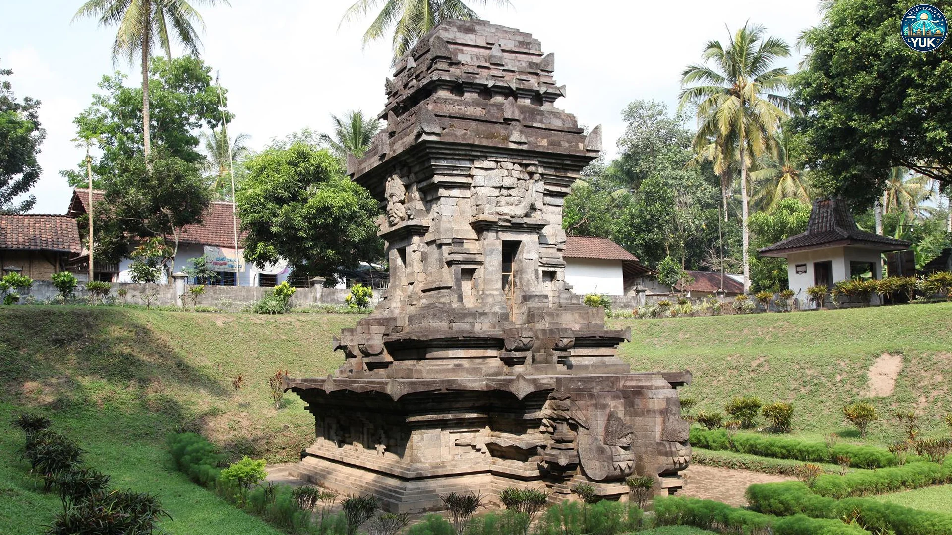 Pesona Wisata Candi Sawentar Yang Membuat Pengunjung Takjub