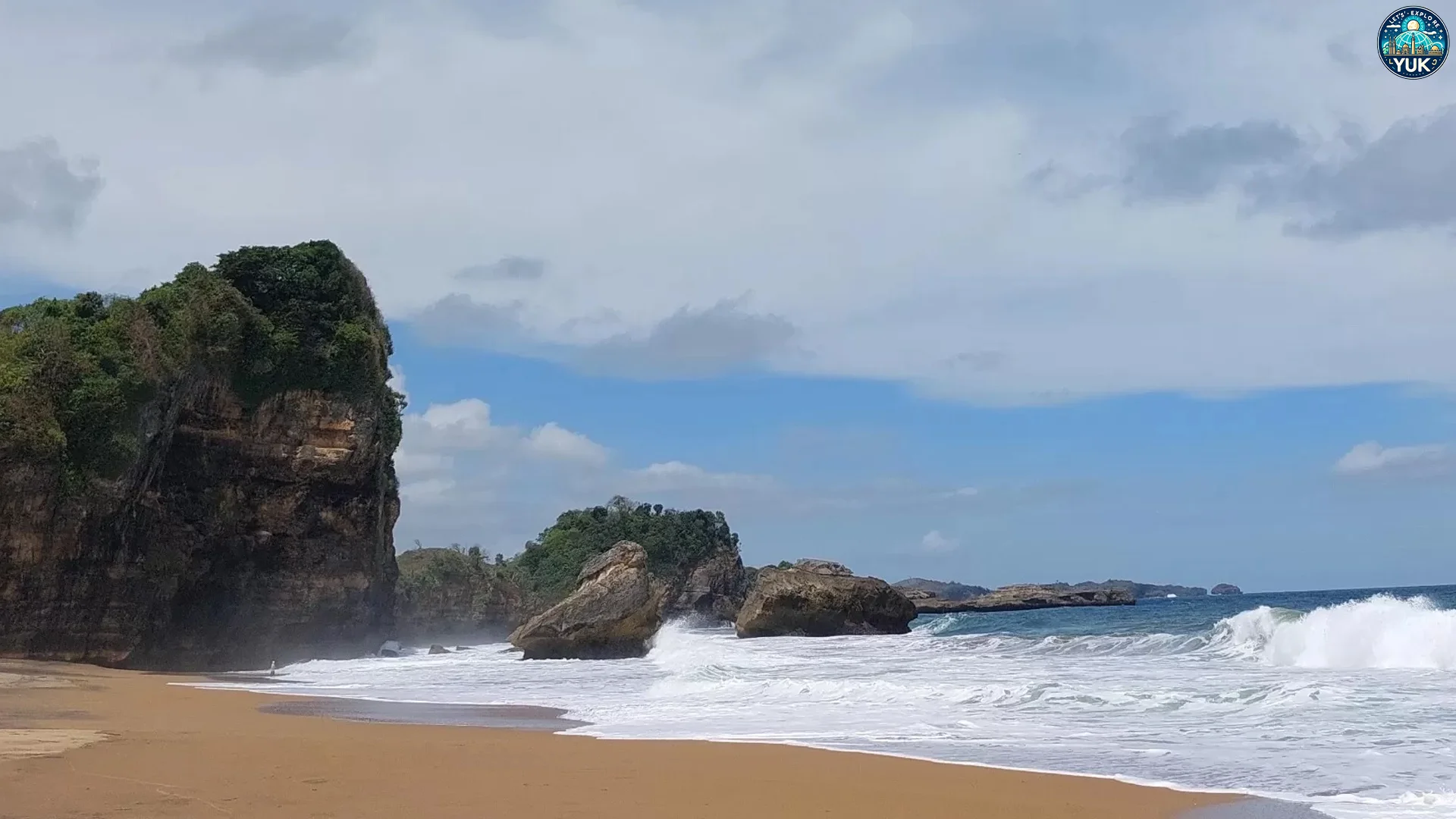 Keindahan Pantai Jebring yang Bisa Dinikmati Saat Liburan Santai