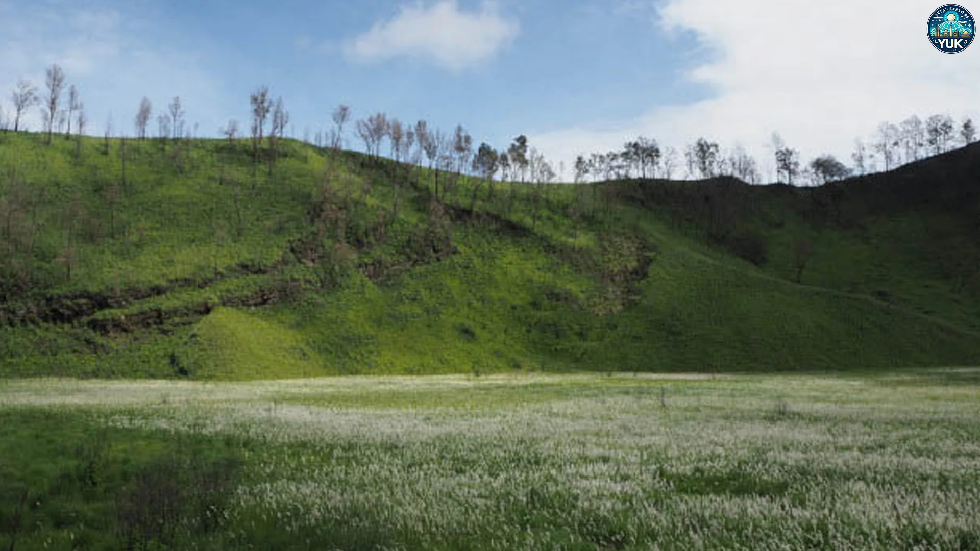 Keindahan Wisata Kawah Ilalang Membuat Pengunjung Terpesona