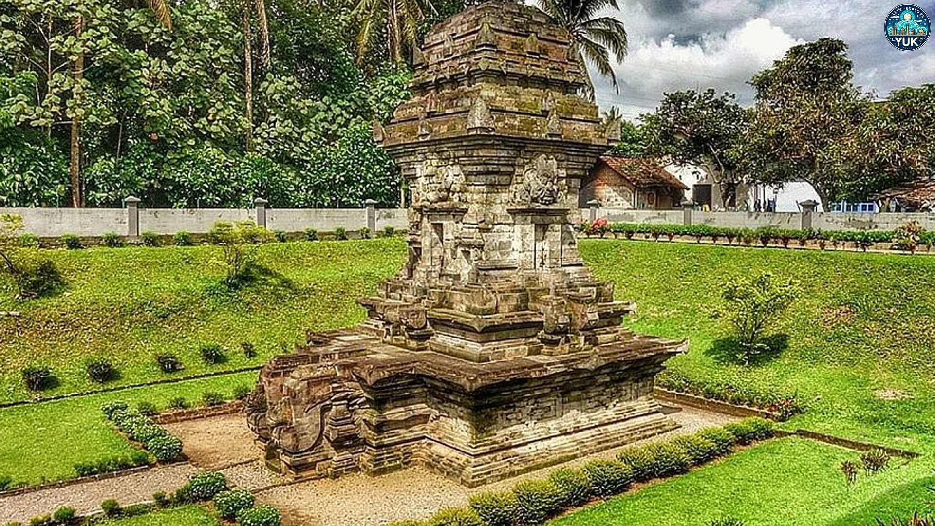 Pesona Wisata Candi Sawentar Yang Membuat Pengunjung Takjub