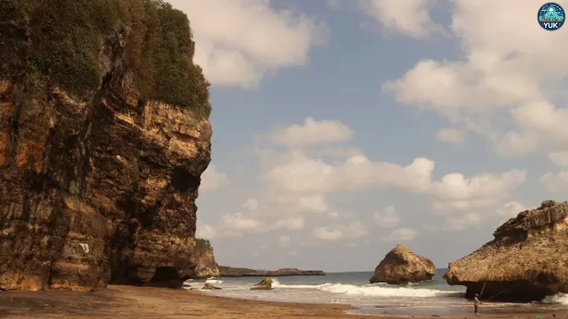 Keindahan Pantai Jebring yang Bisa Dinikmati Saat Liburan Santai