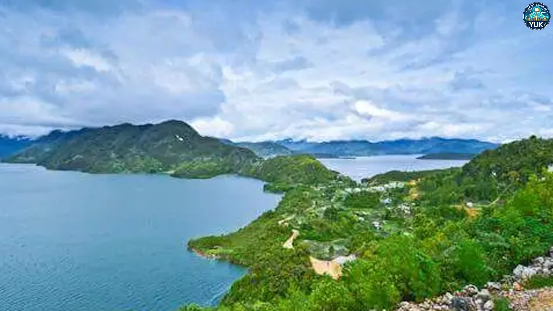 Keajaiban Alam Danau Tage Biru Fenomena Menarik Perhatian