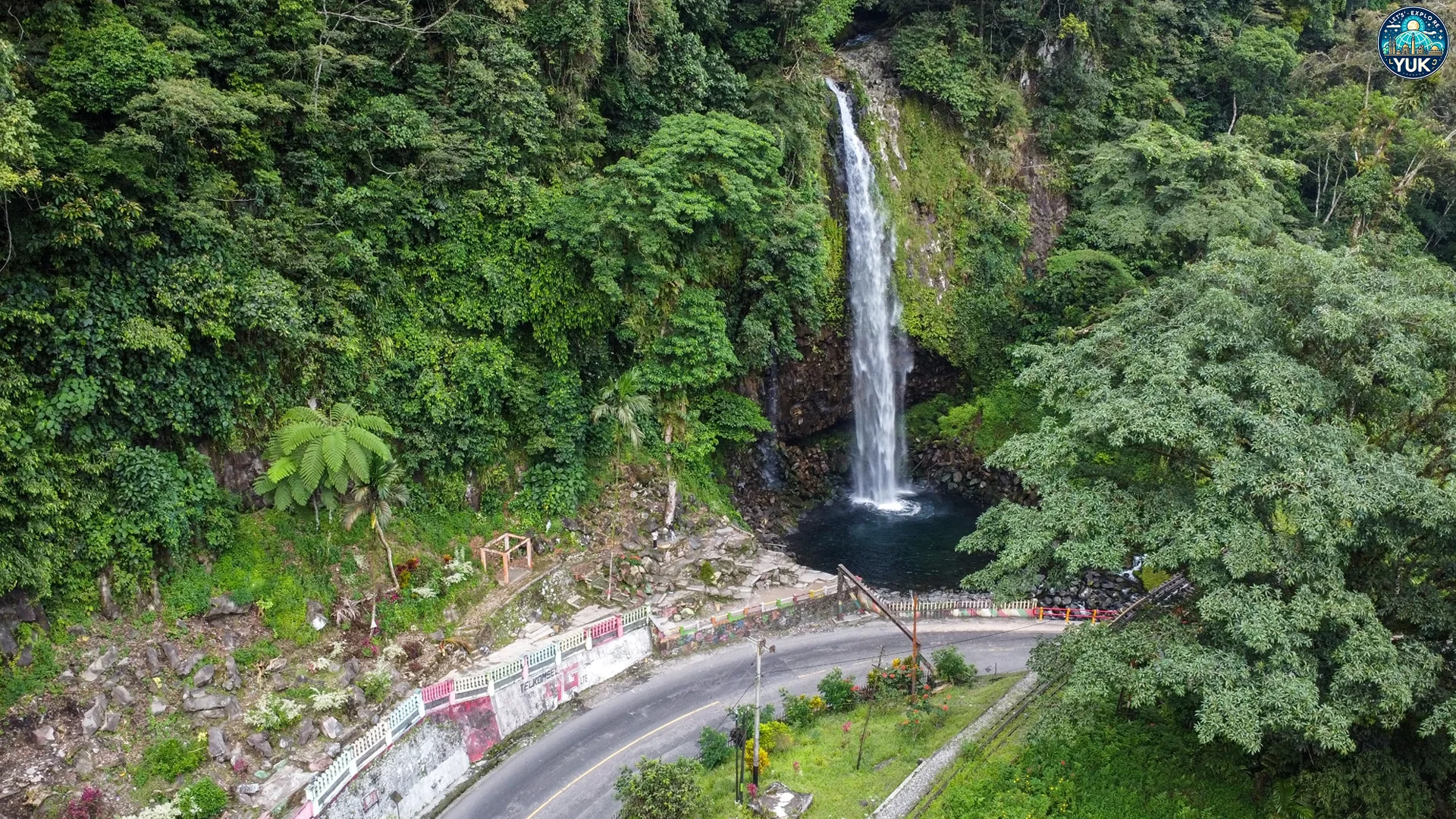 Keindahan Air Terjun Lembah Anai 100 Meter Tebing Vertikal