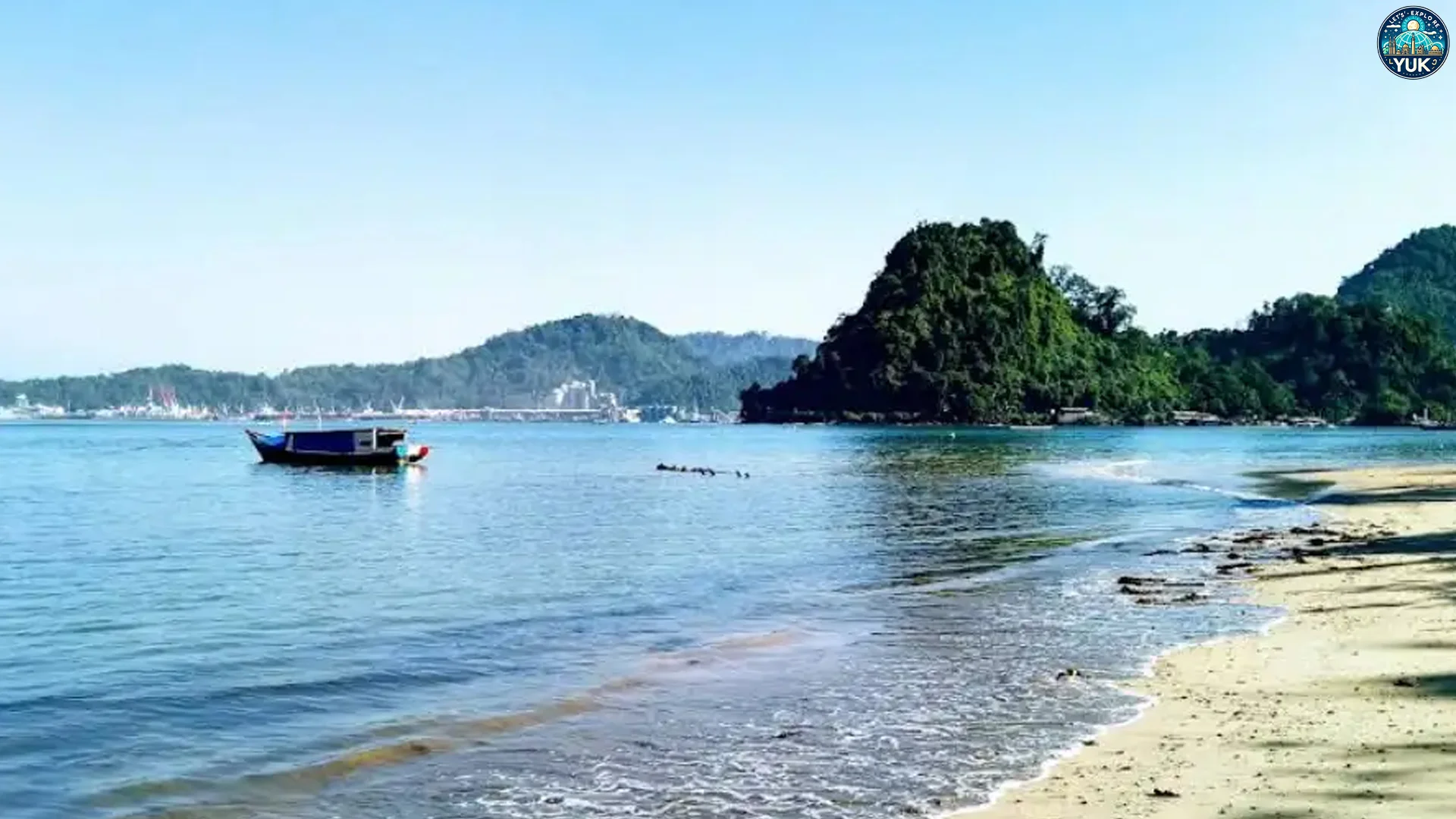 Pantai Nirwana Punya Kelebihan Ombak untuk Berselancar