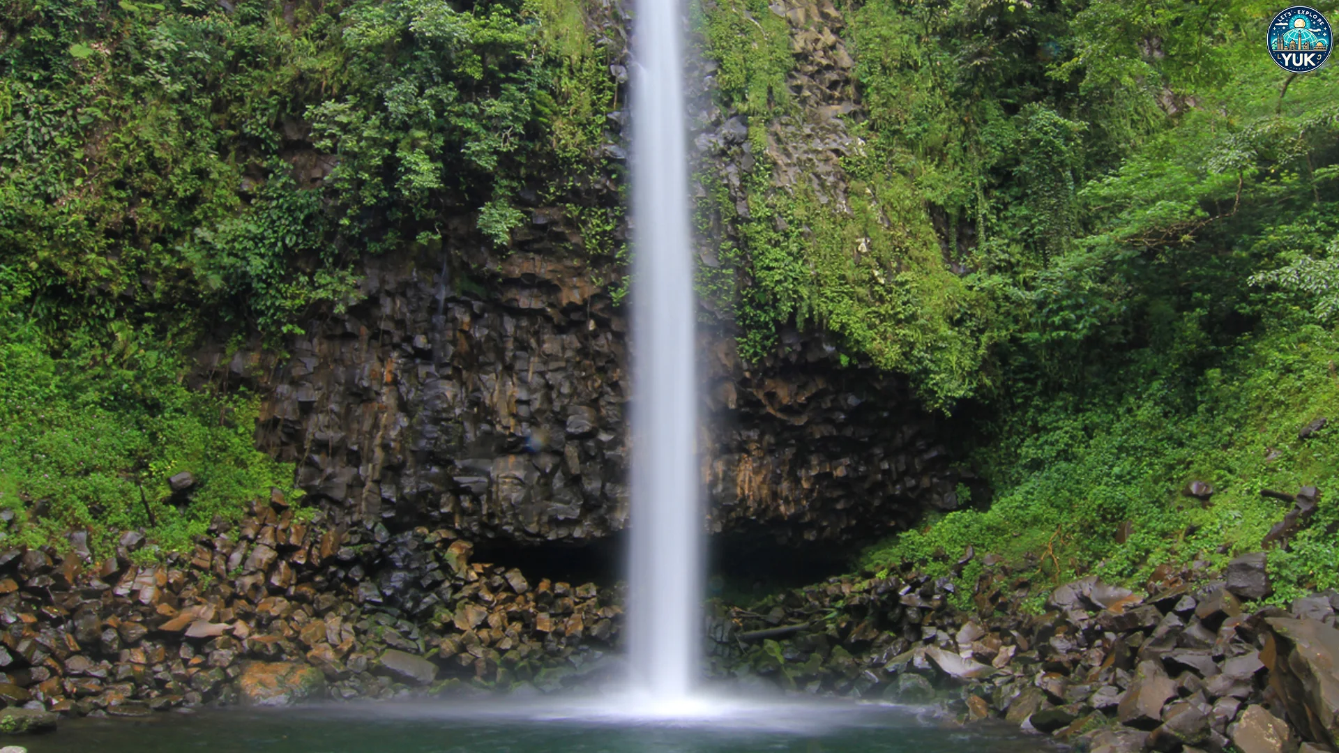 Keindahan Air Terjun Lembah Anai 100 Meter Tebing Vertikal