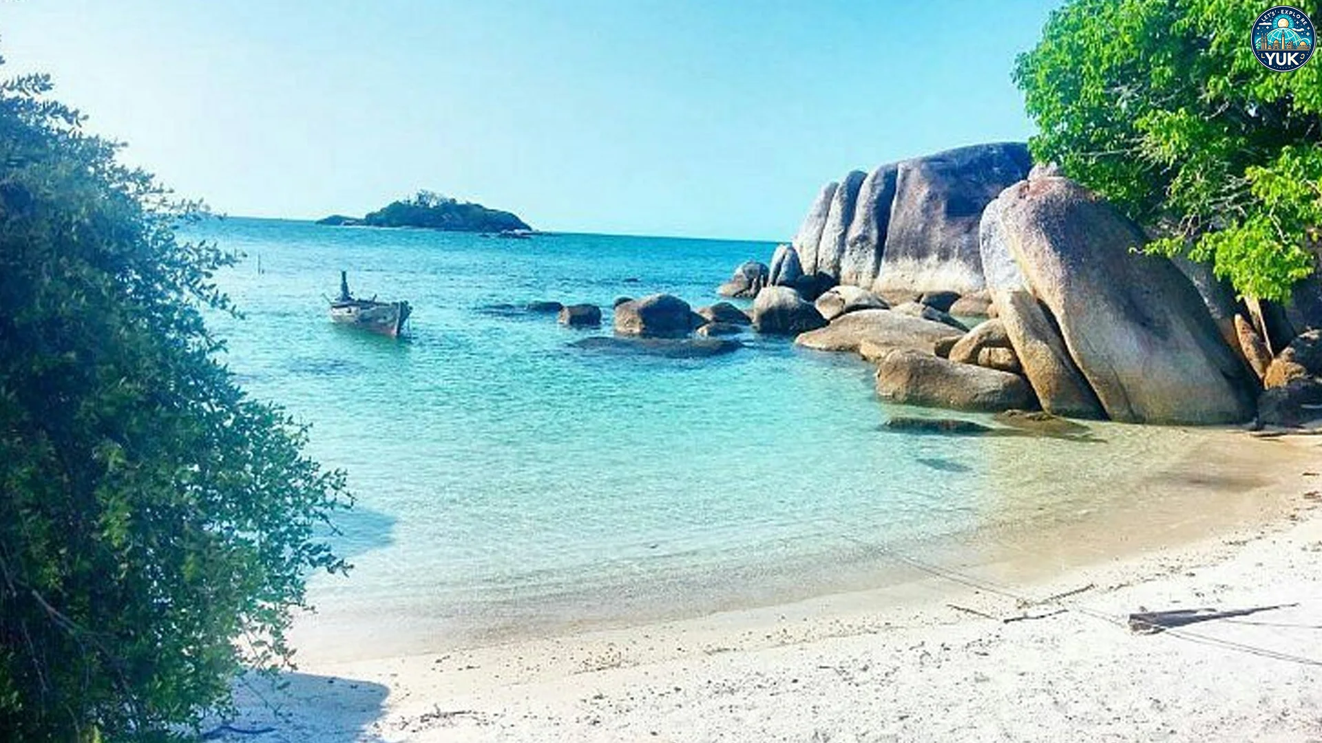 Keindahan Tropis Pantai Tanjung Tinggi Belitung Timur
