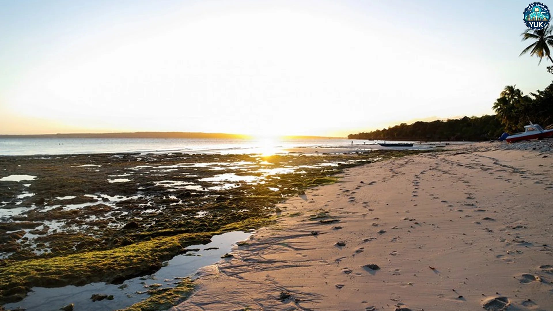 Pantai Nirwana Punya Kelebihan Ombak untuk Berselancar